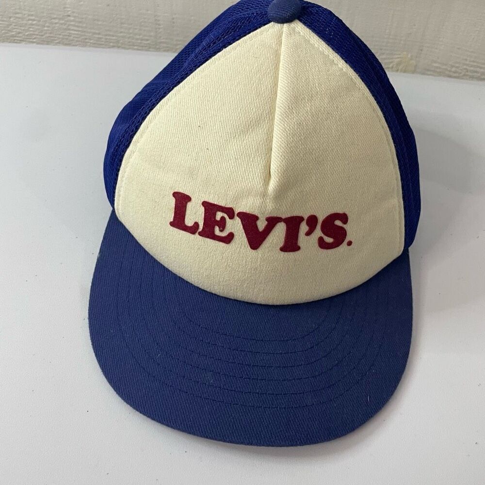 Levi’s| hat | adjustable| mesh